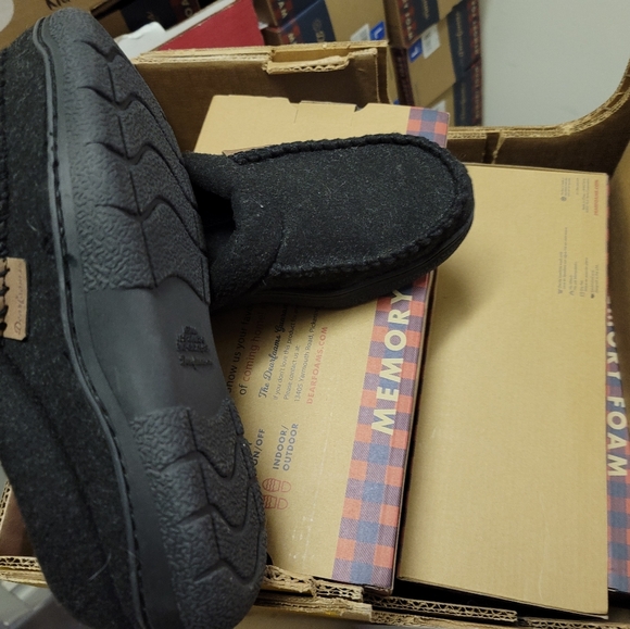 Dearfoam Men's Memory Foam Slippers Black - Picture 2 of 6